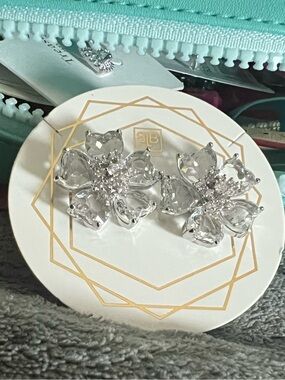 New BB Lila floral studs